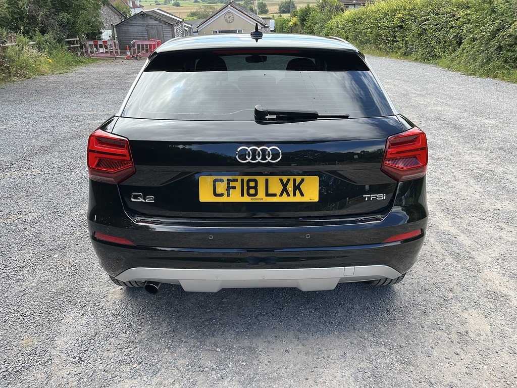 Audi Q2 Tfsi Sport Black #4