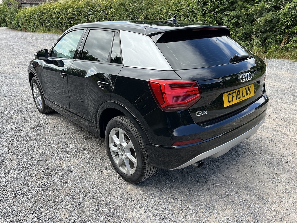 Audi Q2 Tfsi Sport Black #5