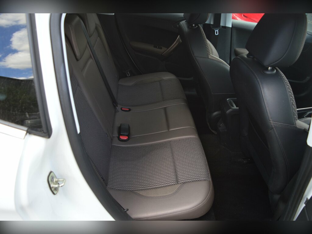 Peugeot 2008 Suv 1.2 Vti Active Euro 5 201313 Black #4