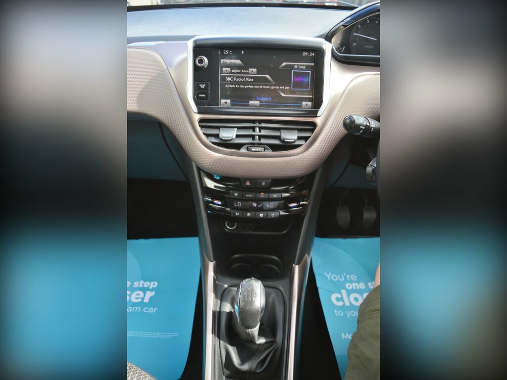 Peugeot 2008 1.6L E-hdi Feline 115 Bhp White #9