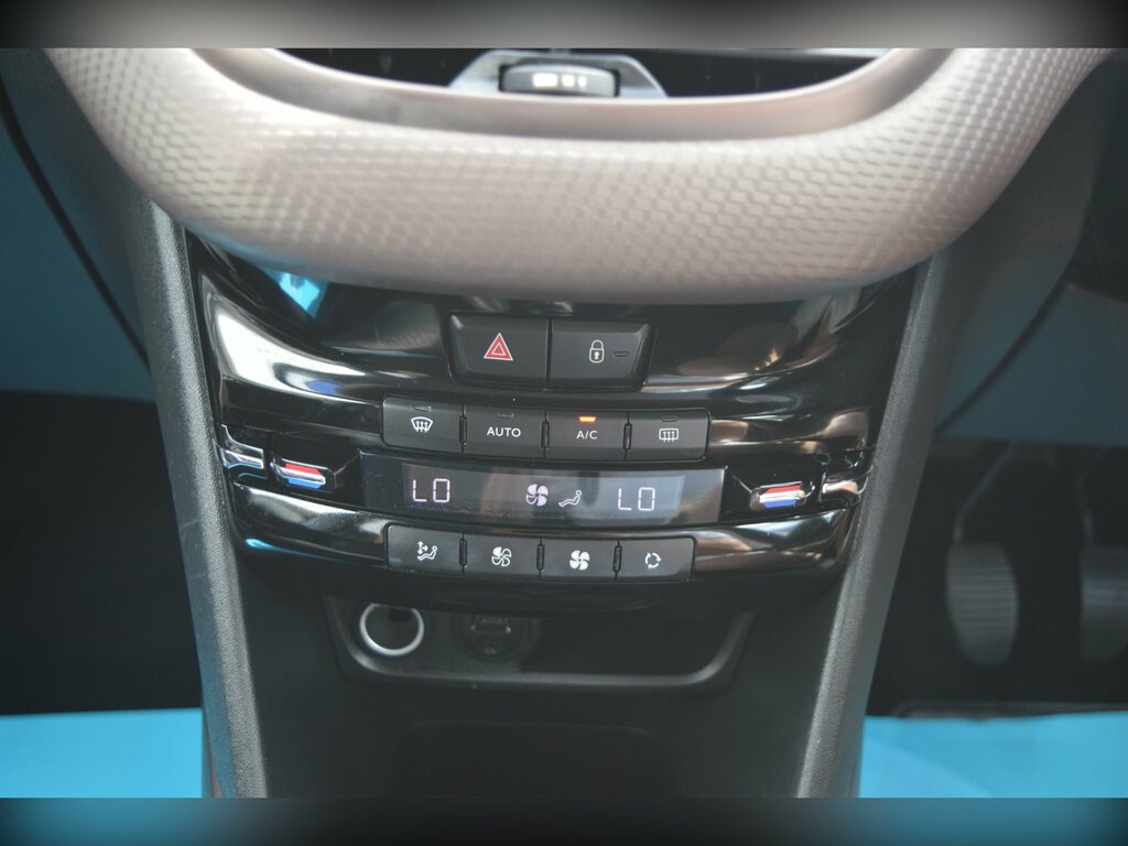Peugeot 2008 1.6L E-hdi Feline 115 Bhp White #10