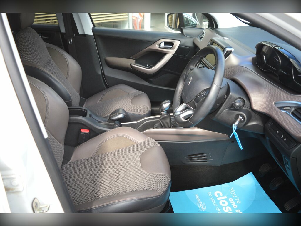 Peugeot 2008 1.6L E-hdi Feline 115 Bhp White #11