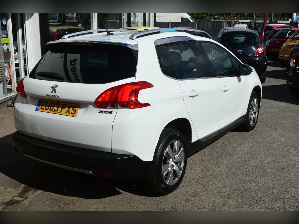 Peugeot 2008 1.6L E-hdi Feline 115 Bhp White #5