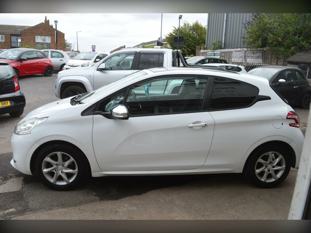 Peugeot 208 1.2 Vti Puretech Style Hatchback YK15OEC White #5