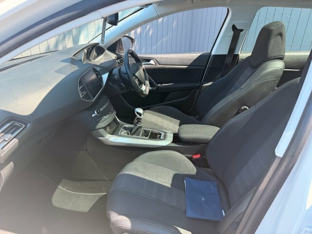 Peugeot 308 1.2 Puretech Gpf Allure Hatchback Manua White #5