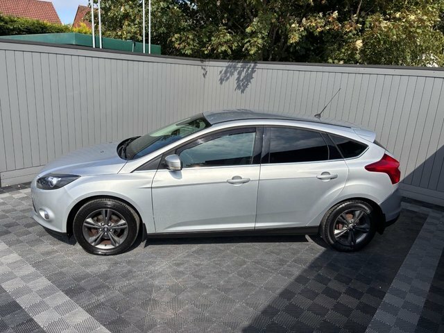 Ford Focus 1.6 Zetec Hatchback Euro 5 105 Silver #3