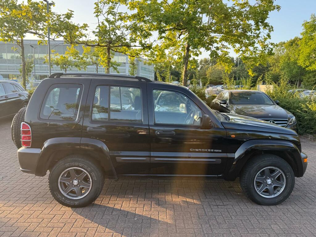 Jeep Cherokee 4X4 3.7 V6 Limited 4X4 200404 Silver #3