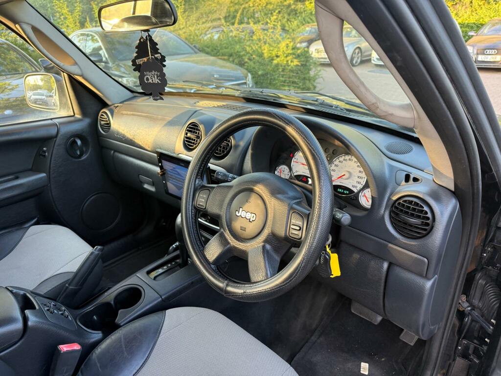 Jeep Cherokee 4X4 3.7 V6 Limited 4X4 200404 Silver #14