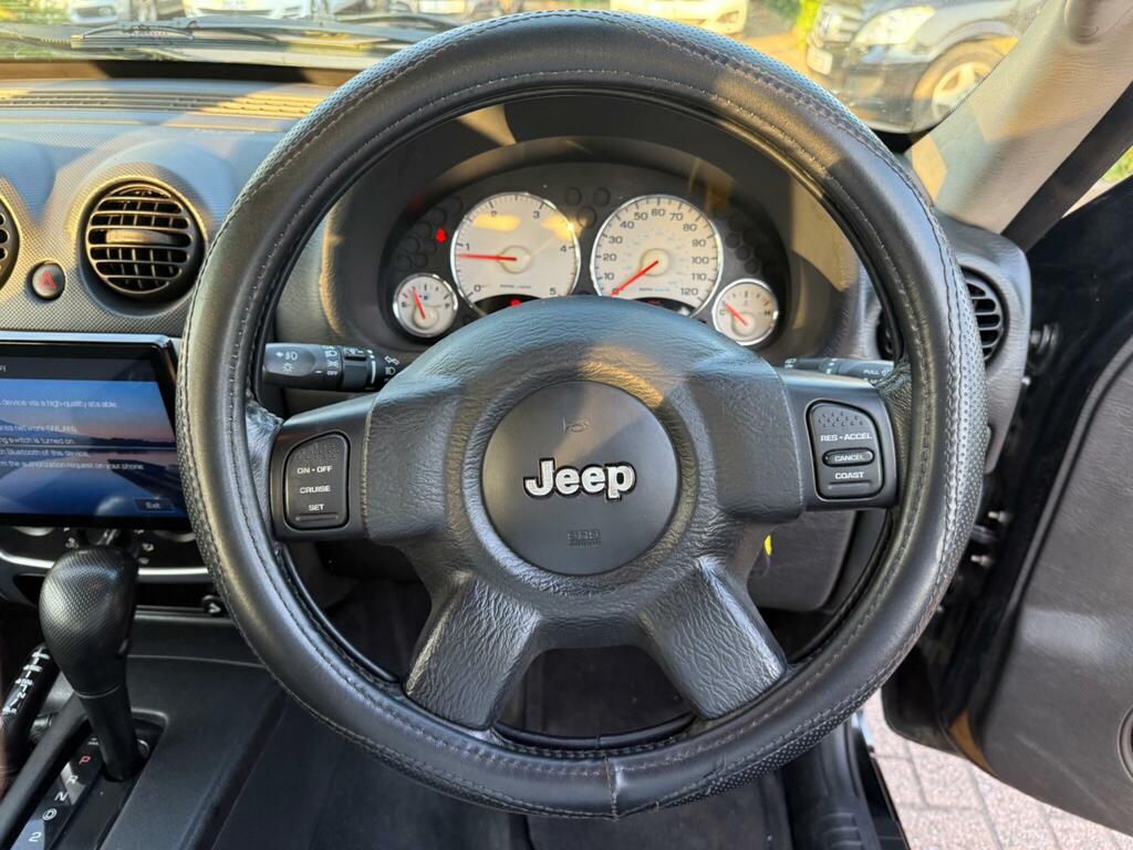 Jeep Cherokee 4X4 3.7 V6 Limited 4X4 200404 Silver #17