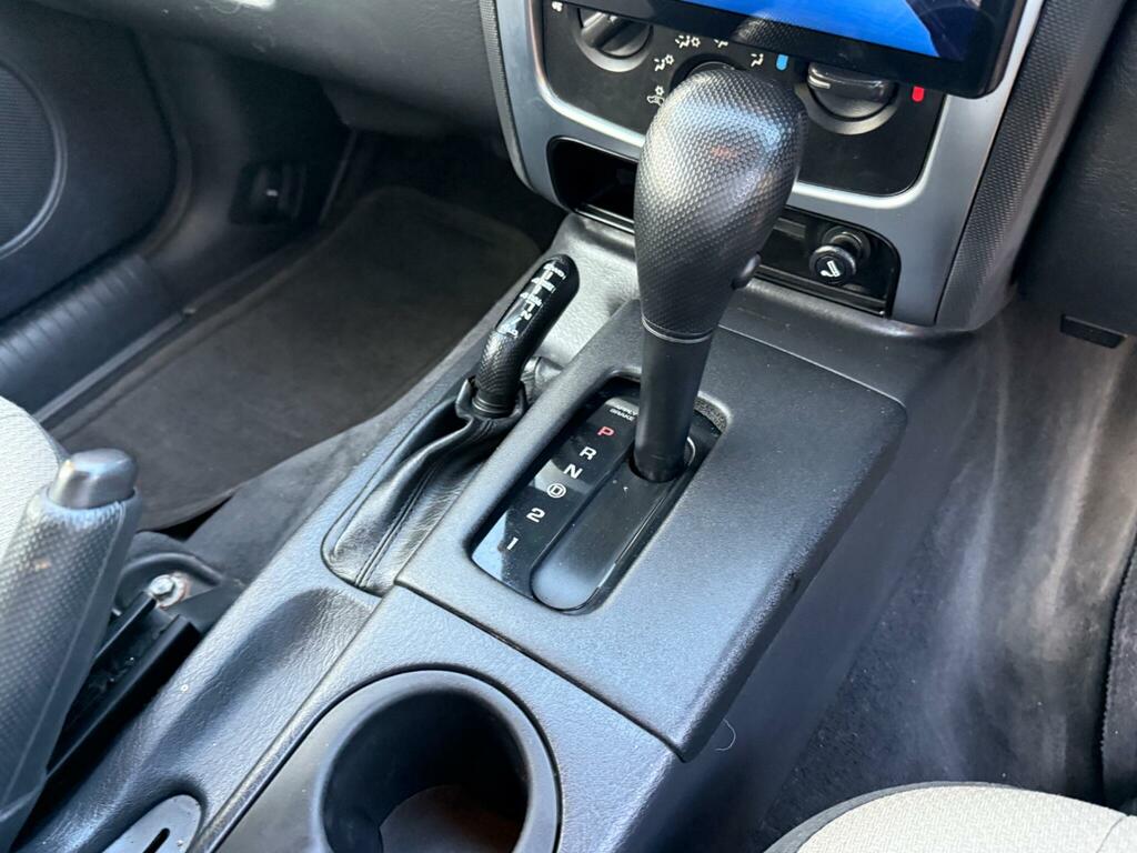 Jeep Cherokee 4X4 3.7 V6 Limited 4X4 200404 Silver #19