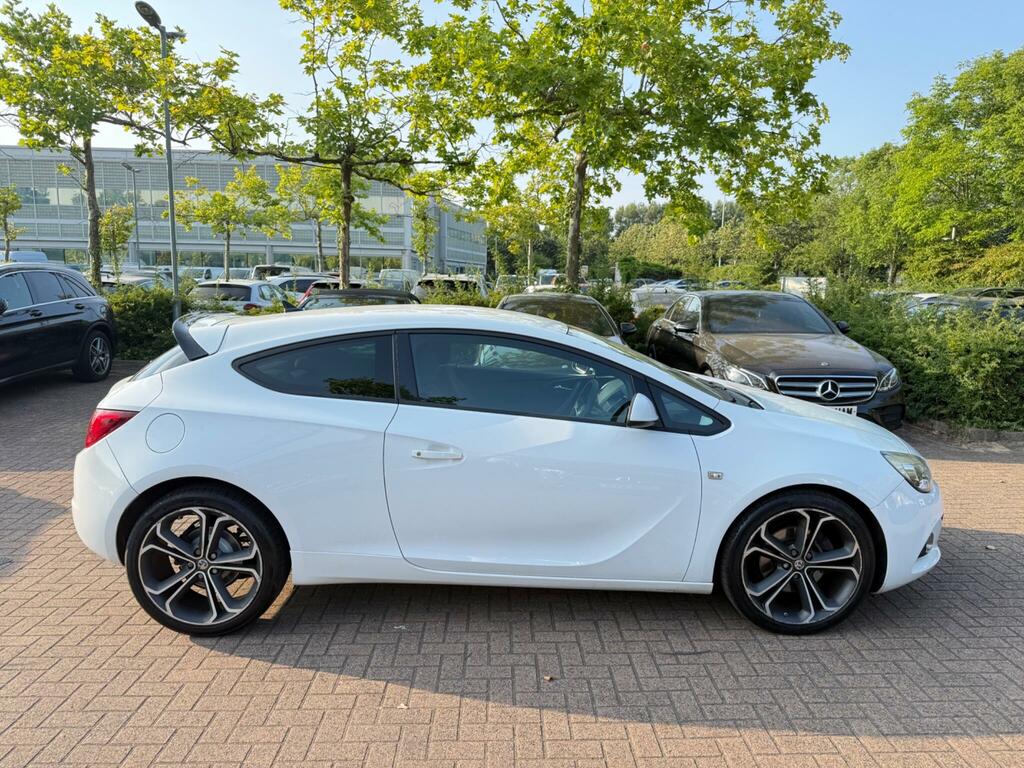 Vauxhall Astra GTC Limited Edition White #2