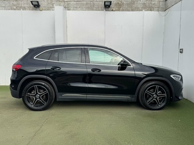Mercedes-Benz GLA Class Gla200d Amg Line Executive Black #3