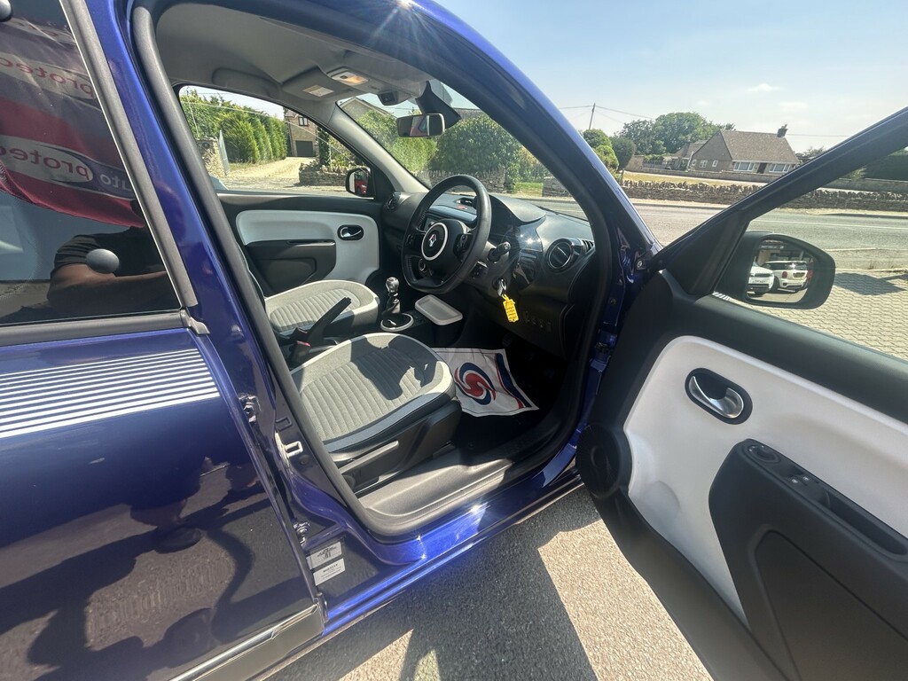 Renault Twingo White #9