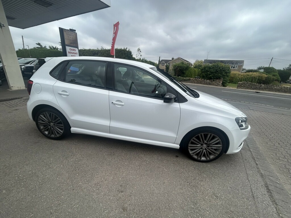 Volkswagen Polo Hatchback 1.4 Tsi Bluemotion Tech Act Bluegt 2014 White #6