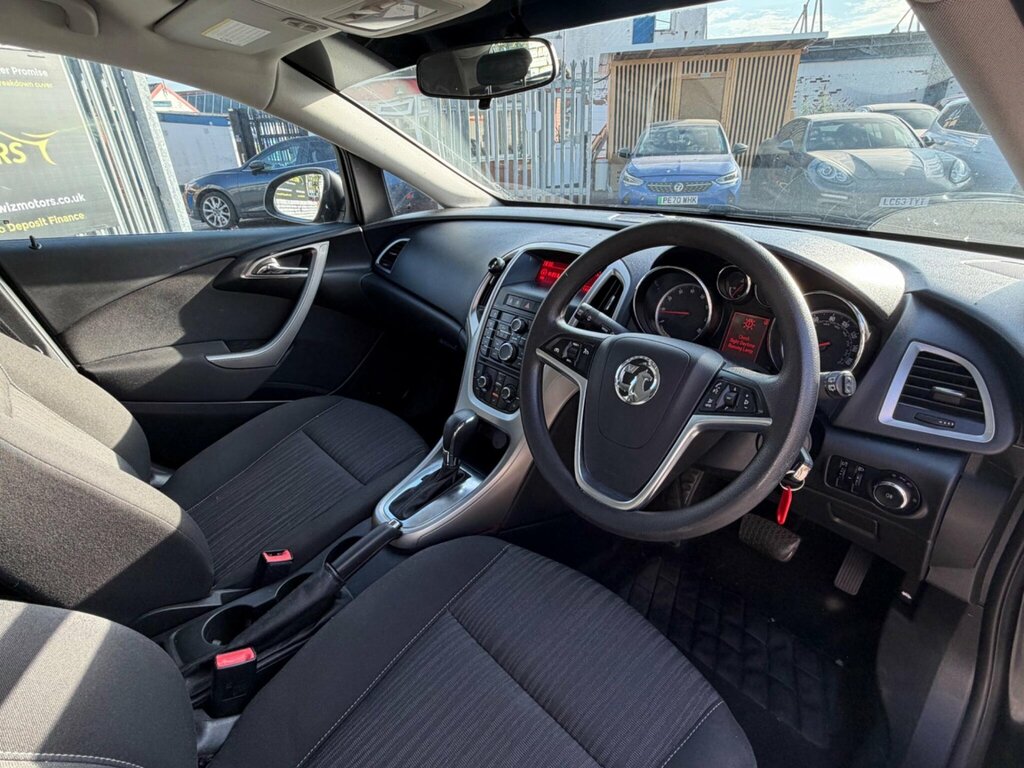 Vauxhall Astra 1.6 16V Exclusiv Euro 5 Black #3
