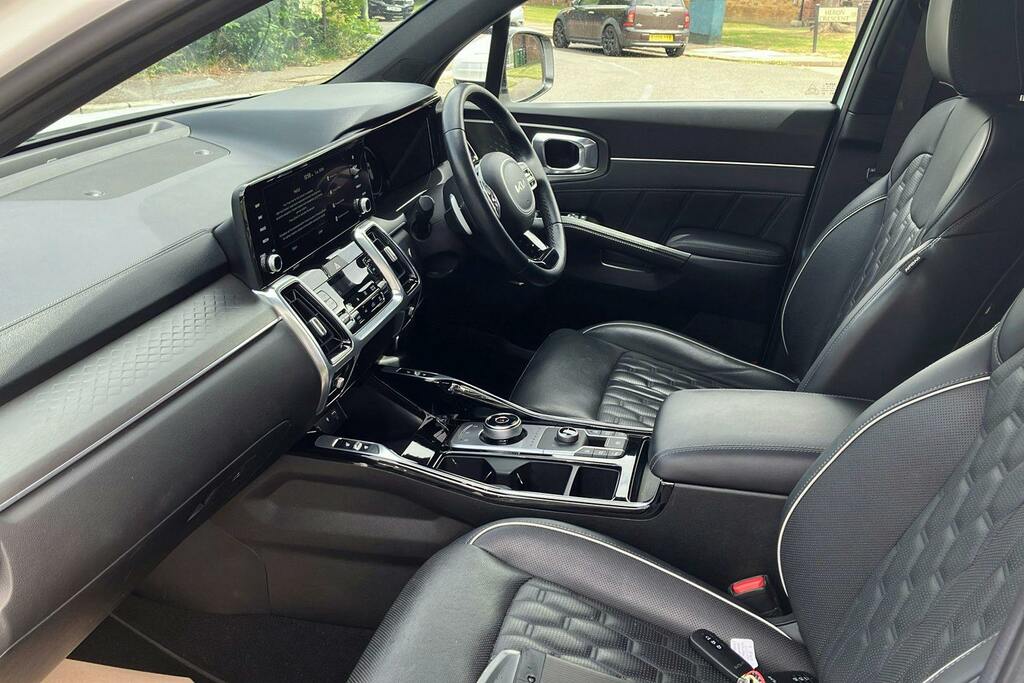 Kia Sorento 1.6 T Gdi 13.8Kwh 4 Suv Plug In Hybrid White #3
