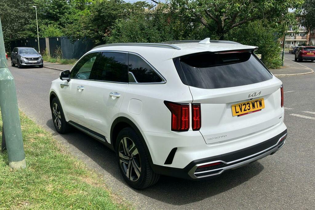 Kia Sorento 1.6 T Gdi 13.8Kwh 4 Suv Plug In Hybrid White #2