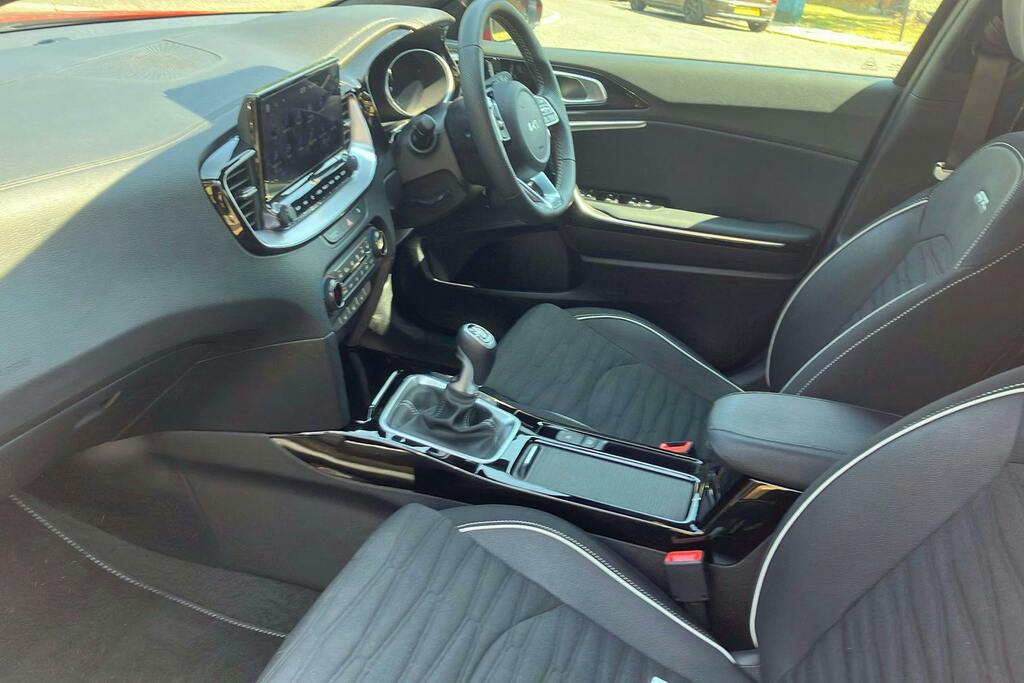 Kia Xceed 1.5 T Gdi Gt Line Suv Red #3