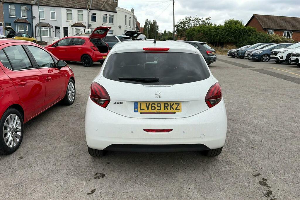 Peugeot 208 1.2 Puretech Signature Hatchback White #3