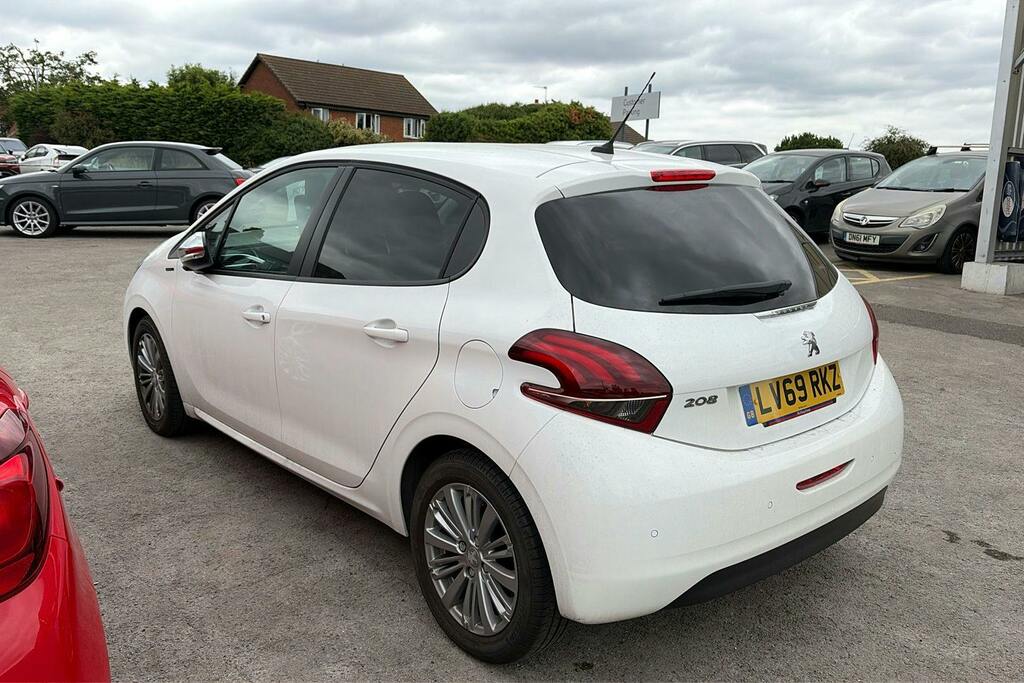 Peugeot 208 1.2 Puretech Signature Hatchback White #2