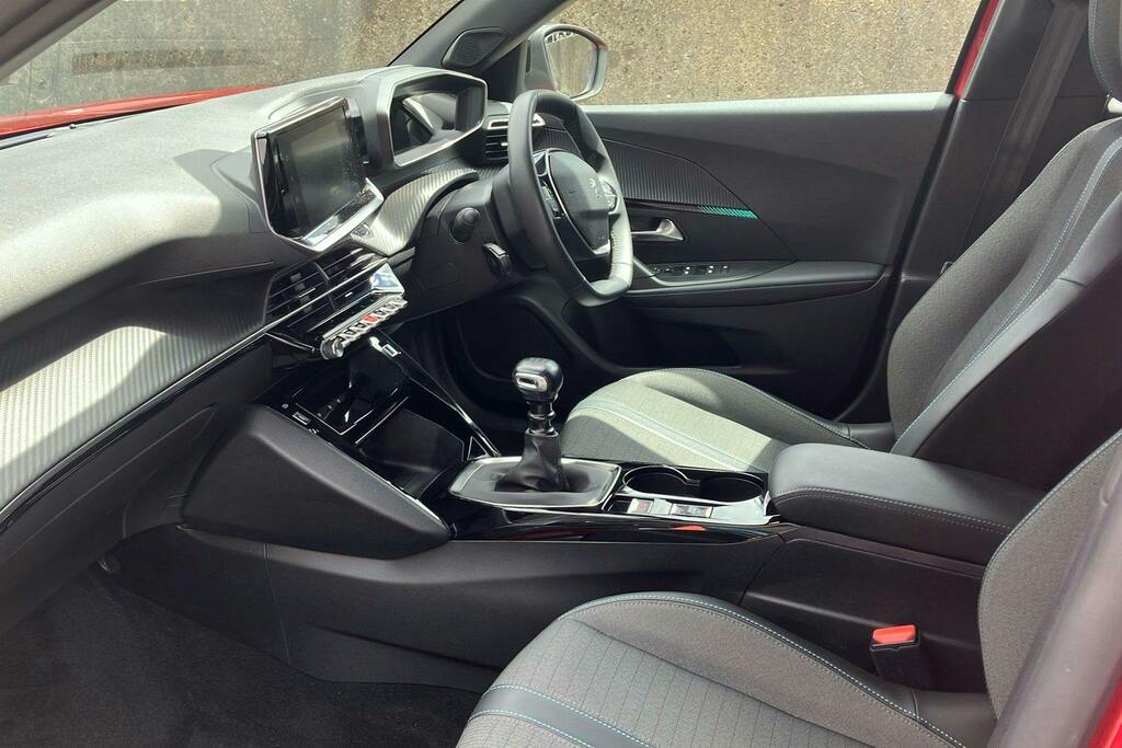 Peugeot 2008 1.2 Puretech Allure Premium Plus Suv M Red #3