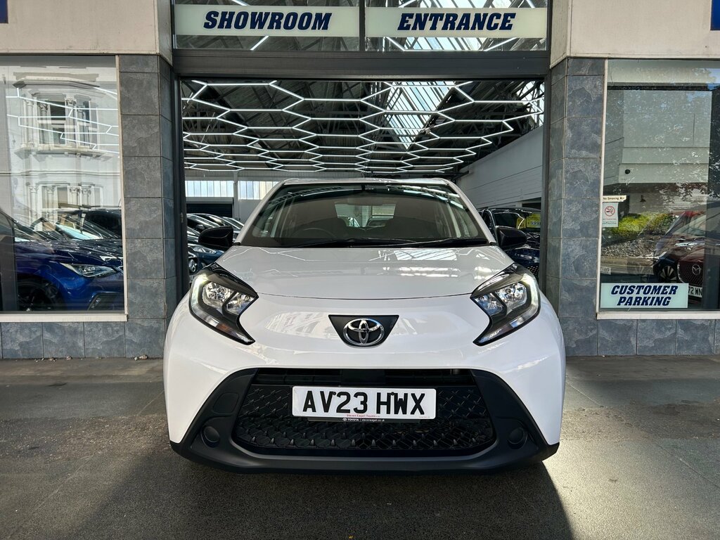 Toyota Aygo X 1.0 Vvt-i Pure Hatchback X-shift Euro 6 S White