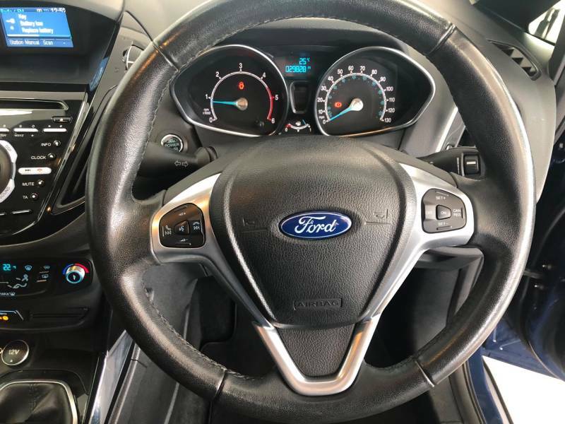 Ford B-Max 1.6 Zetec - Low Mileage - Heated Scree Red #17