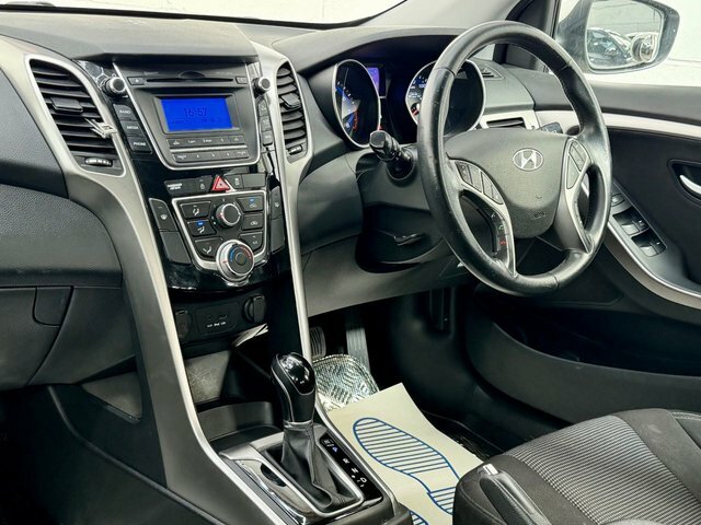 Hyundai I30 1.6 Active Hatchback Euro 5 120 P White #3