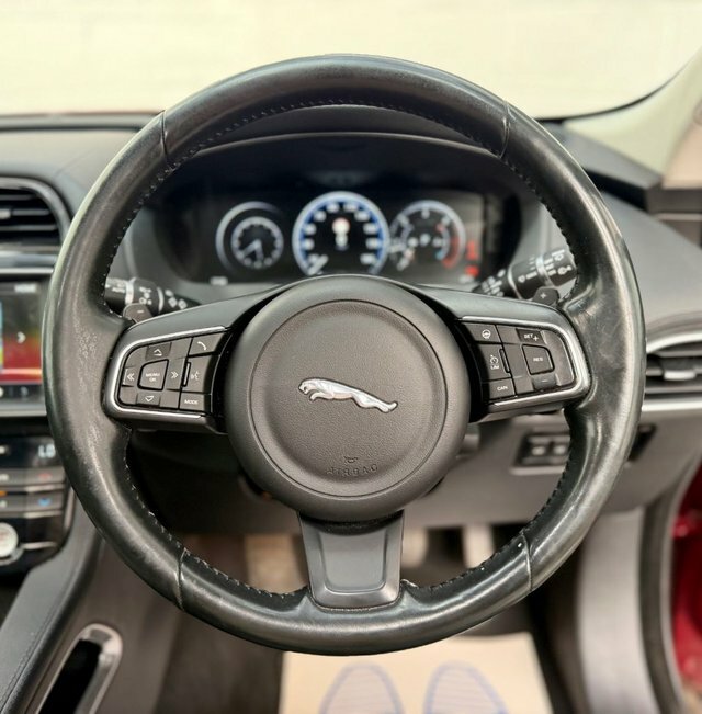 Jaguar F-Pace 2.0D Prestige Awd Estate White #26