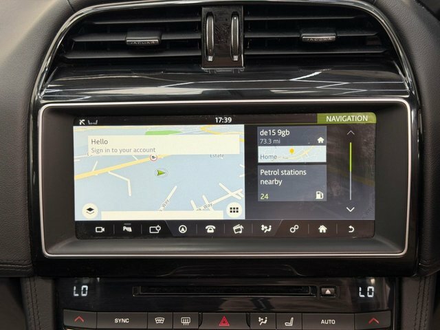 Jaguar F-Pace 2.0D Prestige Awd Estate White #33
