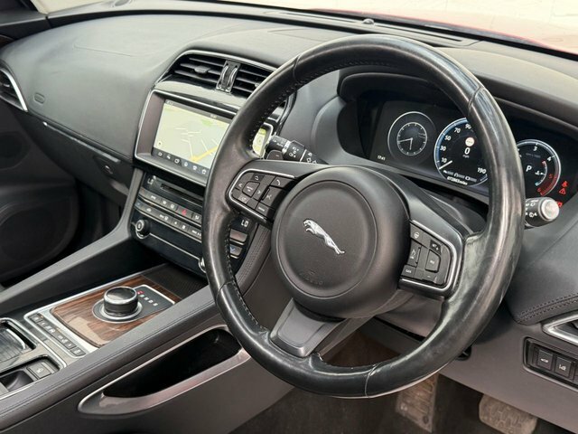 Jaguar F-Pace 2.0D Prestige Awd Estate White #42