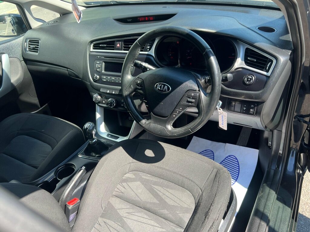 Kia Ceed 2016 65 Red #10