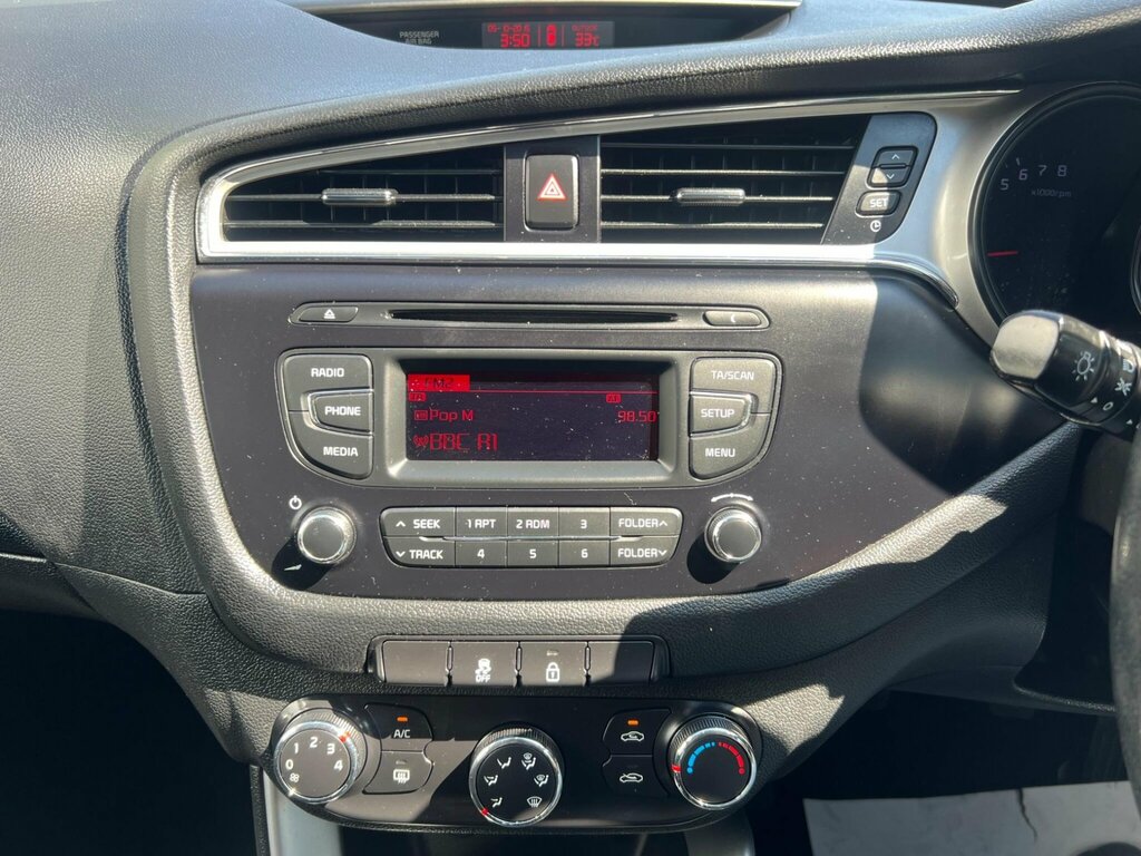 Kia Ceed 2016 65 Red #36