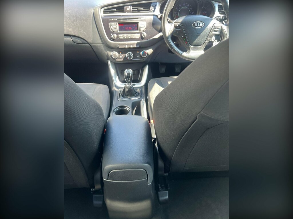 Kia Ceed 2016 65 Red #26