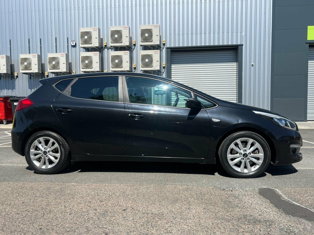 Kia Ceed 2016 65 Red #9