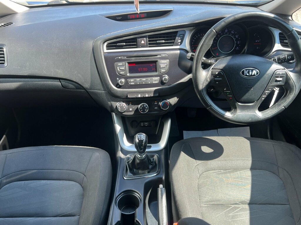 Kia Ceed 2016 65 Red #27