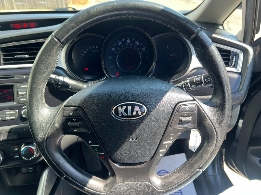 Kia Ceed 2016 65 Red #34