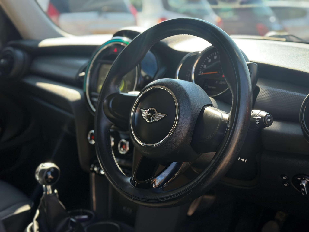 Mini Hatch 1.5 One D #2