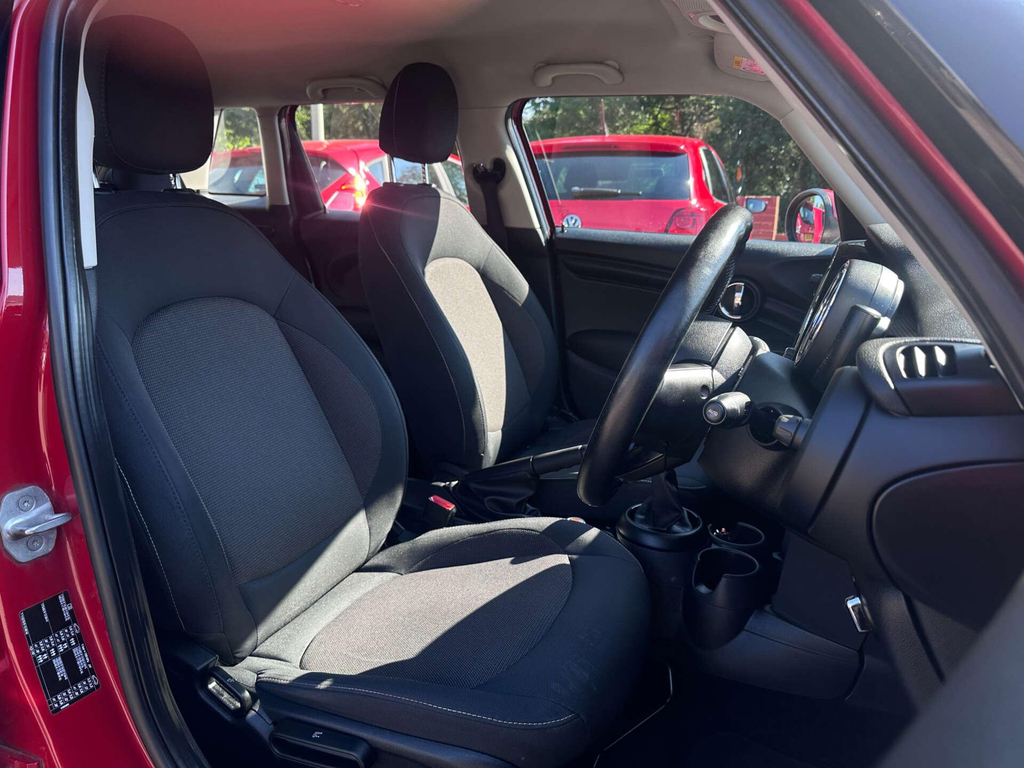 Mini Hatch 1.5 One D #4