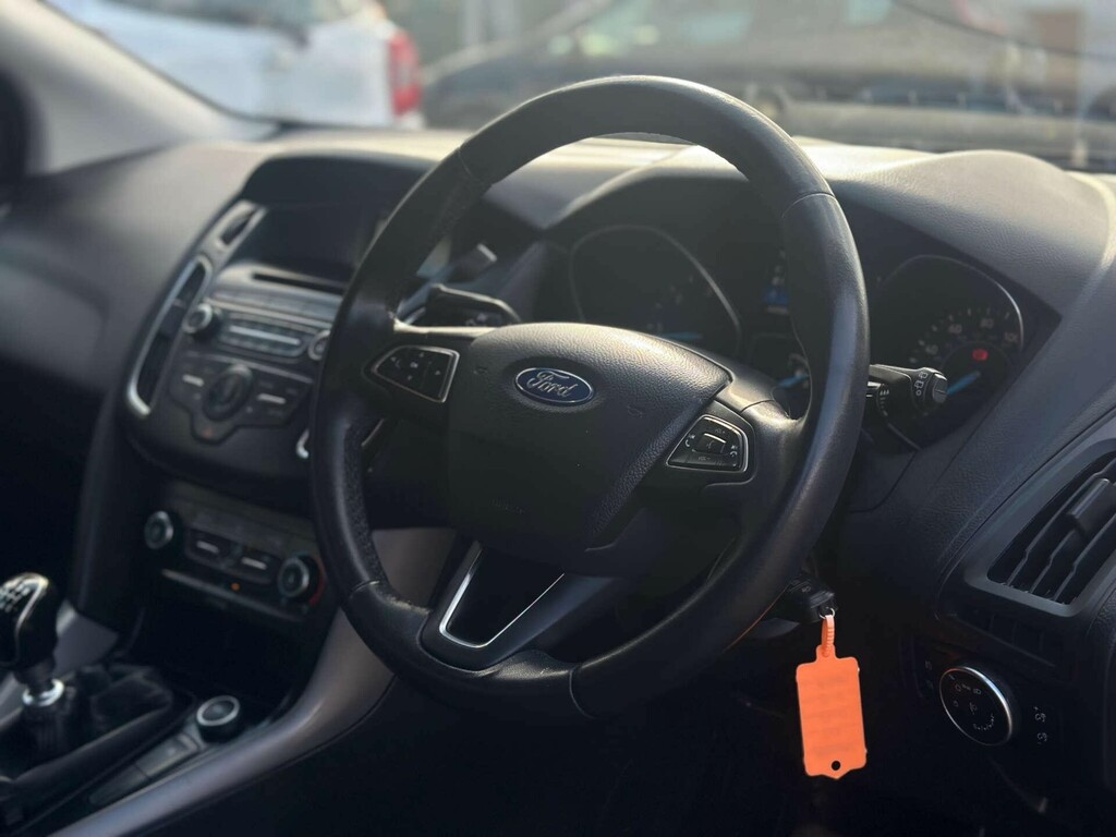 Ford Focus 1.5 Zetec Tdci #2