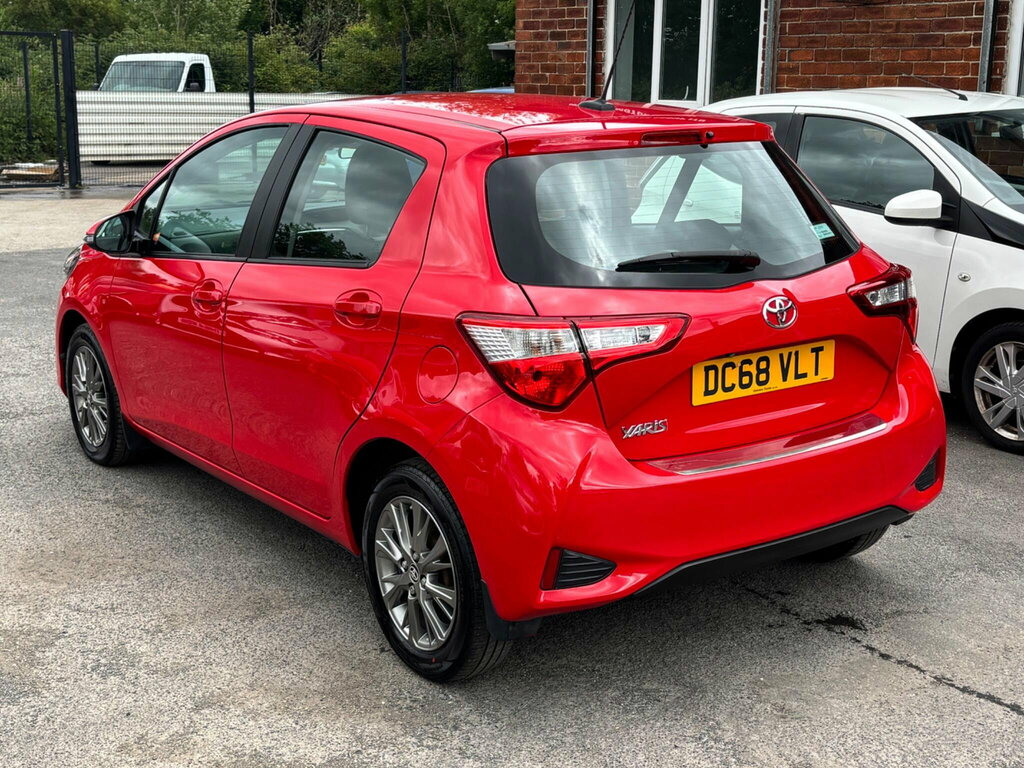 Toyota Yaris 1.5 Vvt-i Icon Euro 6 Red #4