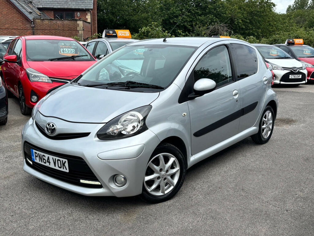 Toyota Aygo Vvt-i X-play Red #44