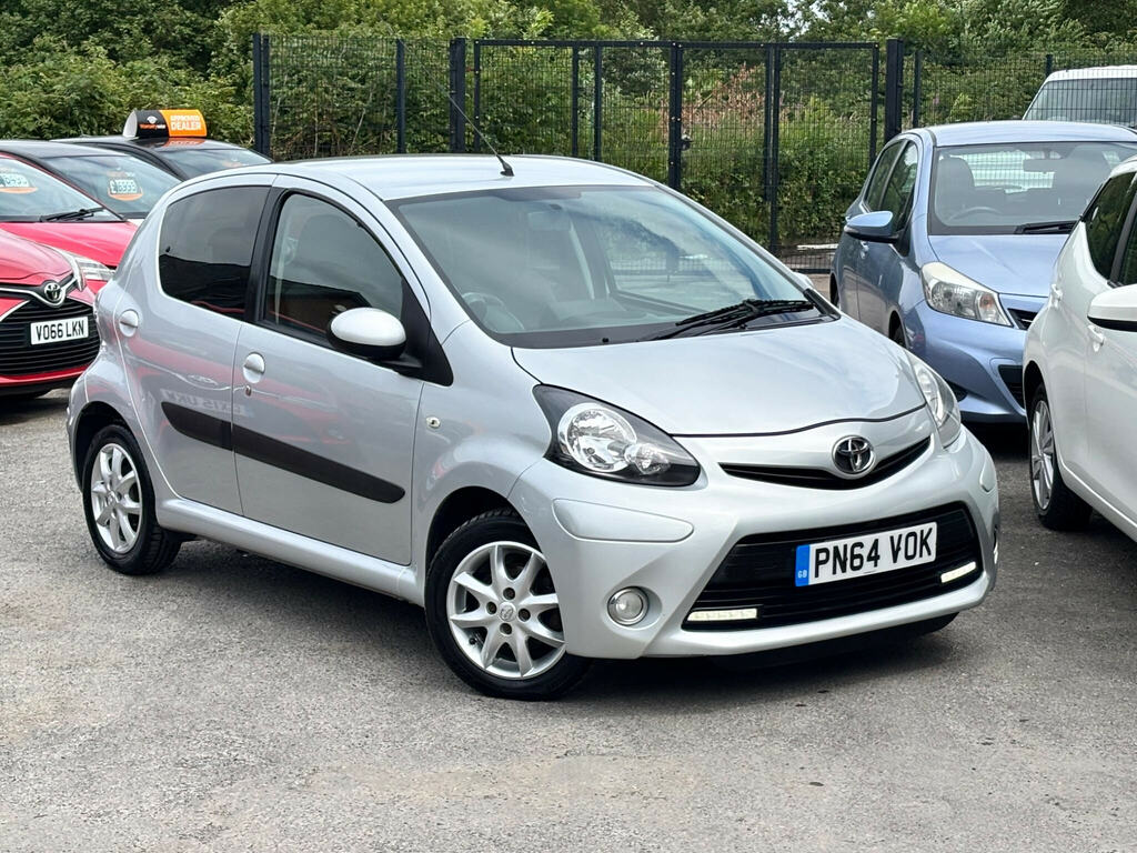 Toyota Aygo Vvt-i X-play Red #21