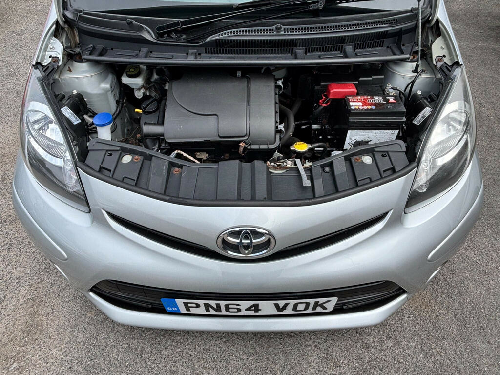 Toyota Aygo Vvt-i X-play Red #46