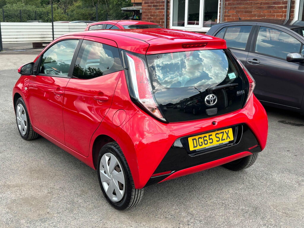 Toyota Aygo 1.0 Vvt-i X-play Euro 5 Euro 5 Red #4