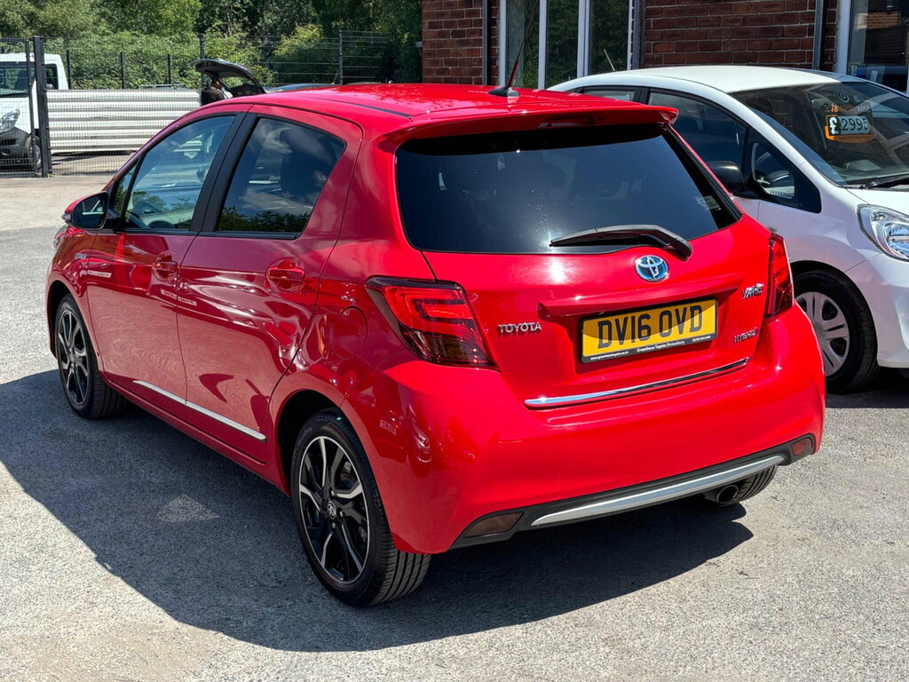 Toyota Yaris 1.5 Vvt-h Design E-cvt Euro 6 Red #4