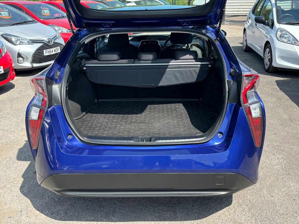 Toyota Prius Excel White #44