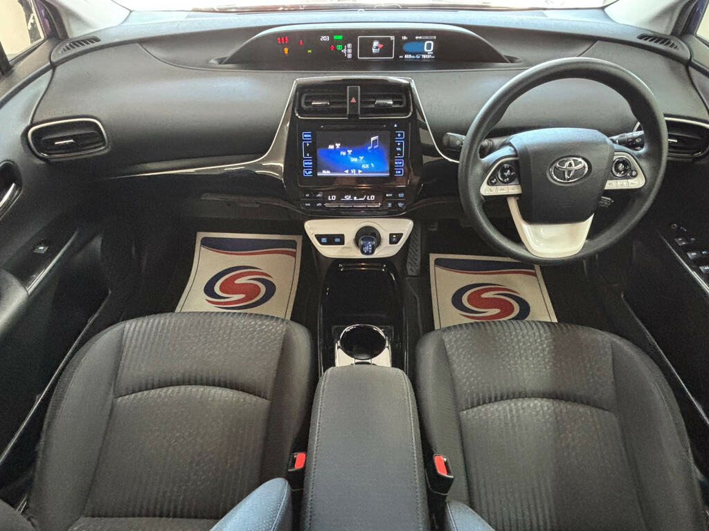 Toyota Prius Excel White #62