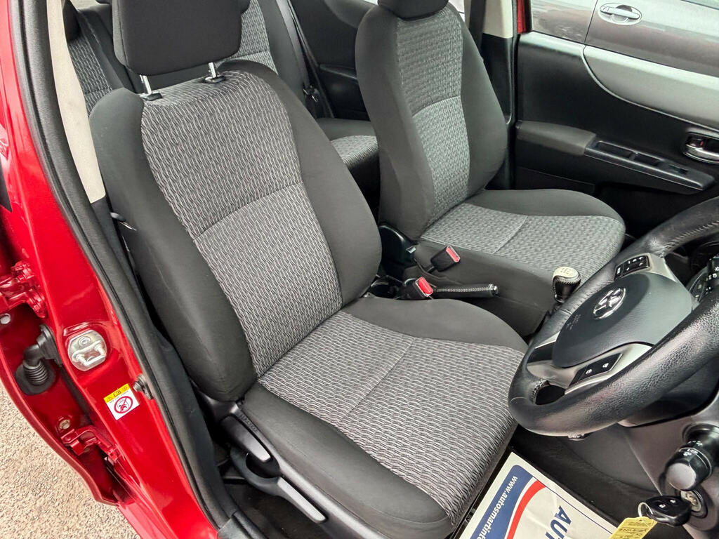 Toyota Yaris Hatchback Grey #38
