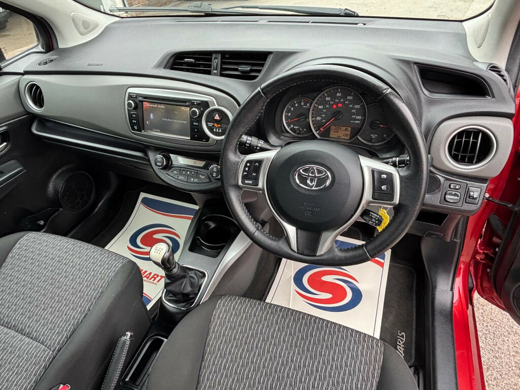 Toyota Yaris Hatchback Grey #60